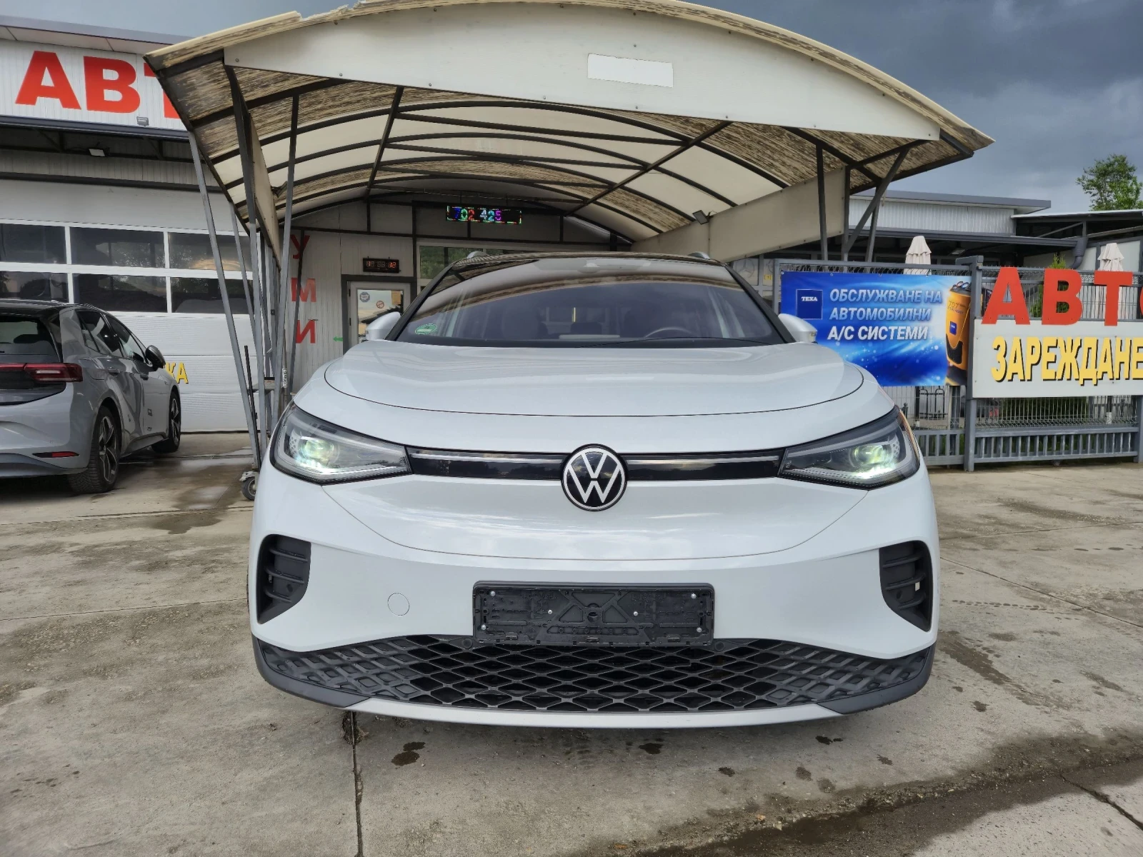 VW ID.4 82 Kw/h PRO, SOH 93, 3% Матрикс, Масаж, Дистроник, снимка 2 - Автомобили и джипове - 54634870