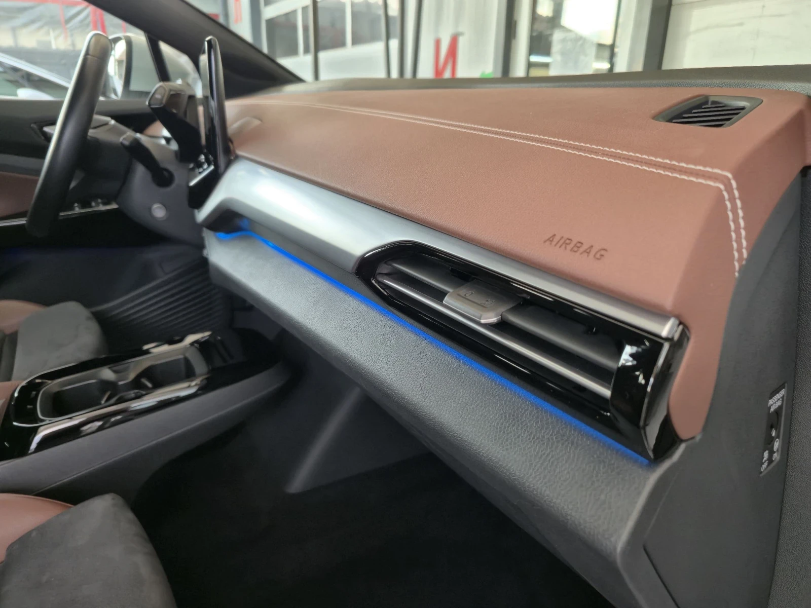 VW ID.4 82 Kw/h PRO, SOH 93, 3% Матрикс, Масаж, Дистроник, снимка 10 - Автомобили и джипове - 54634870