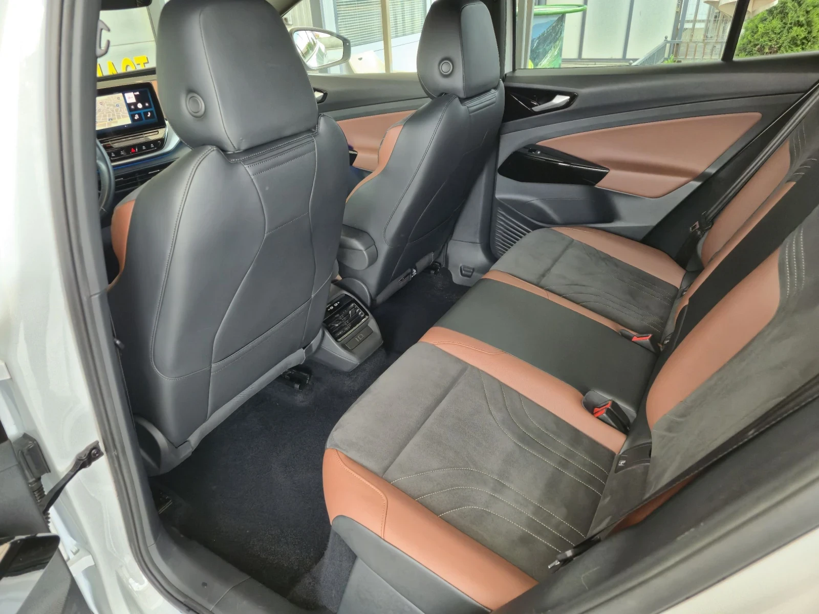 VW ID.4 82 Kw/h PRO, SOH 93, 3% Матрикс, Масаж, Дистроник, снимка 14 - Автомобили и джипове - 54634870