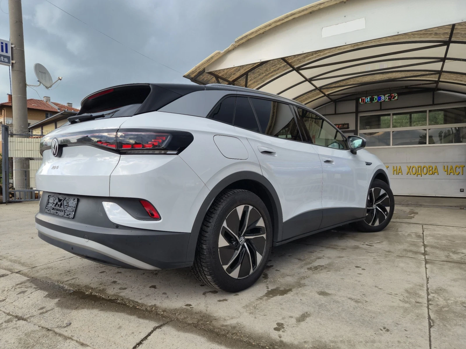 VW ID.4 82 Kw/h PRO, SOH 93, 3% Матрикс, Масаж, Дистроник, снимка 6 - Автомобили и джипове - 54634870