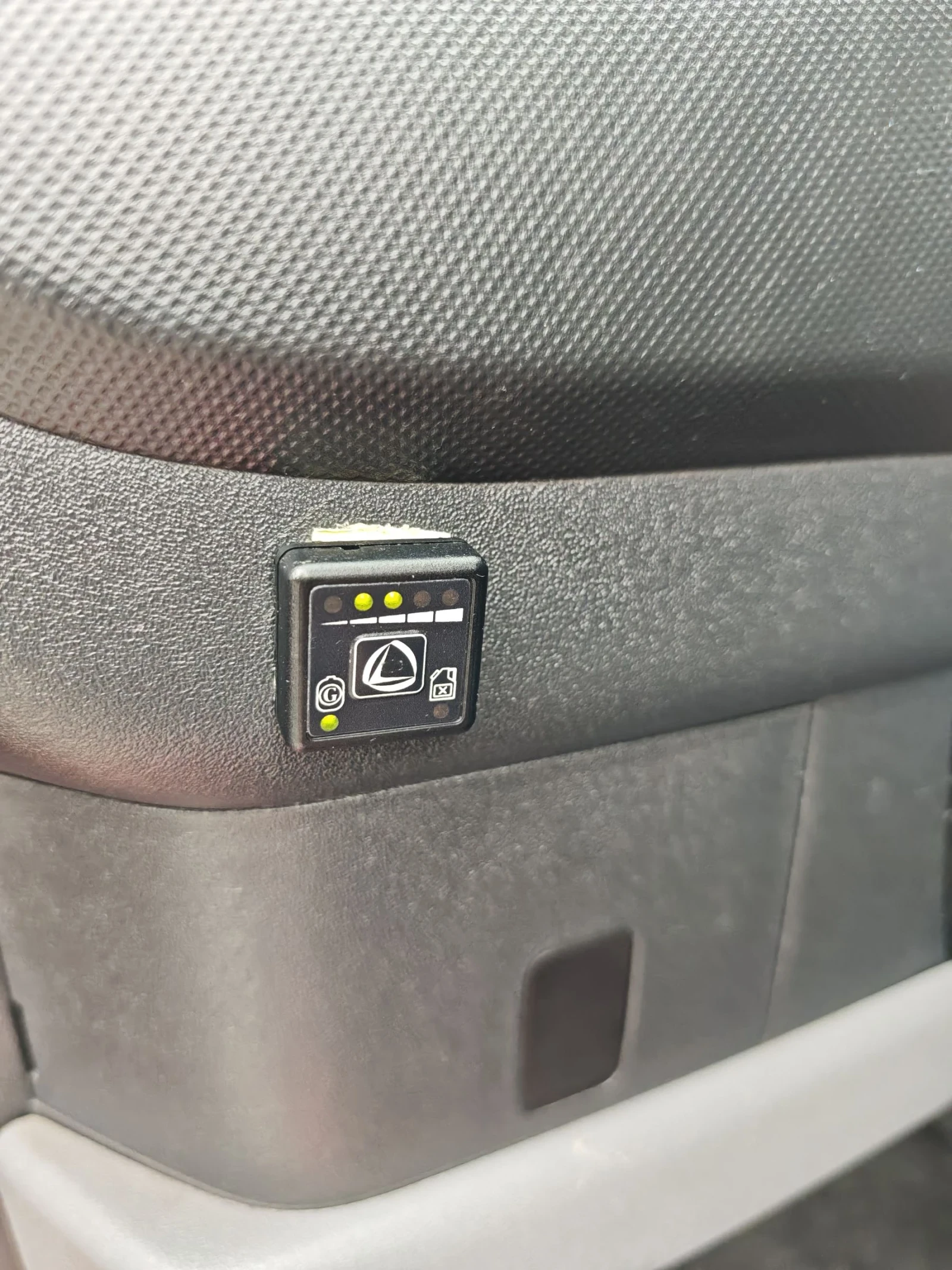 Daihatsu Sirion 1.0i 12V, снимка 14 - Автомобили и джипове - 55124246