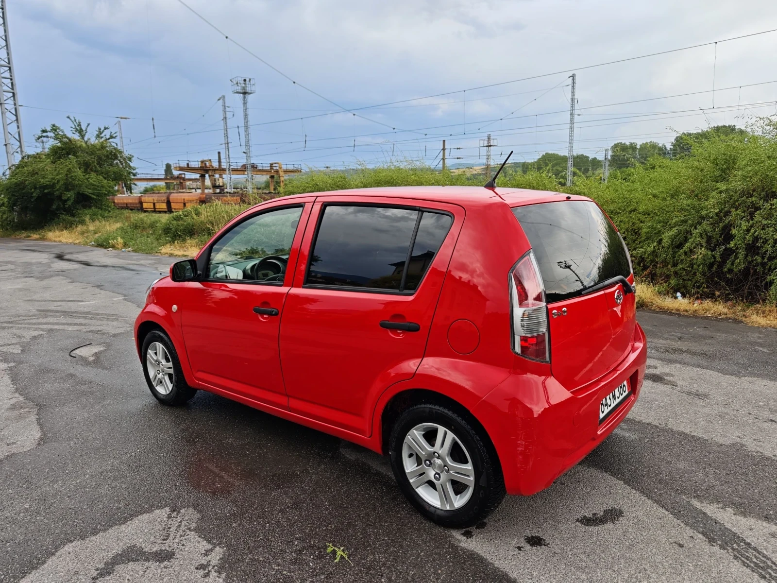 Daihatsu Sirion 1.0i 12V, снимка 4 - Автомобили и джипове - 55124246