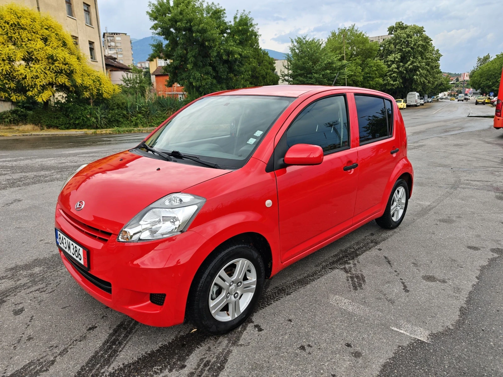 Daihatsu Sirion 1.0i 12V, снимка 2 - Автомобили и джипове - 55124246