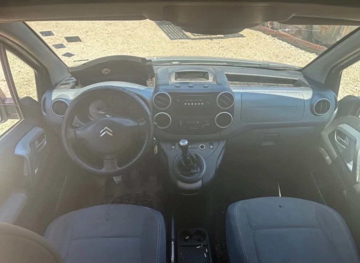 Citroen Berlingo 1.6HDI 90кс, снимка 5 - Автомобили и джипове - 55493010
