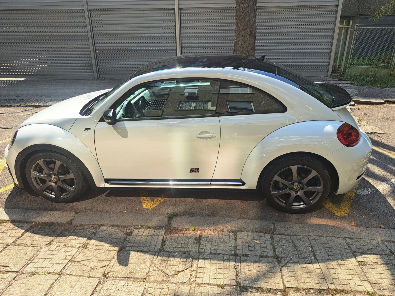 VW Beetle 1.8 turbo Автоматик, снимка 4 - Автомобили и джипове - 55823112