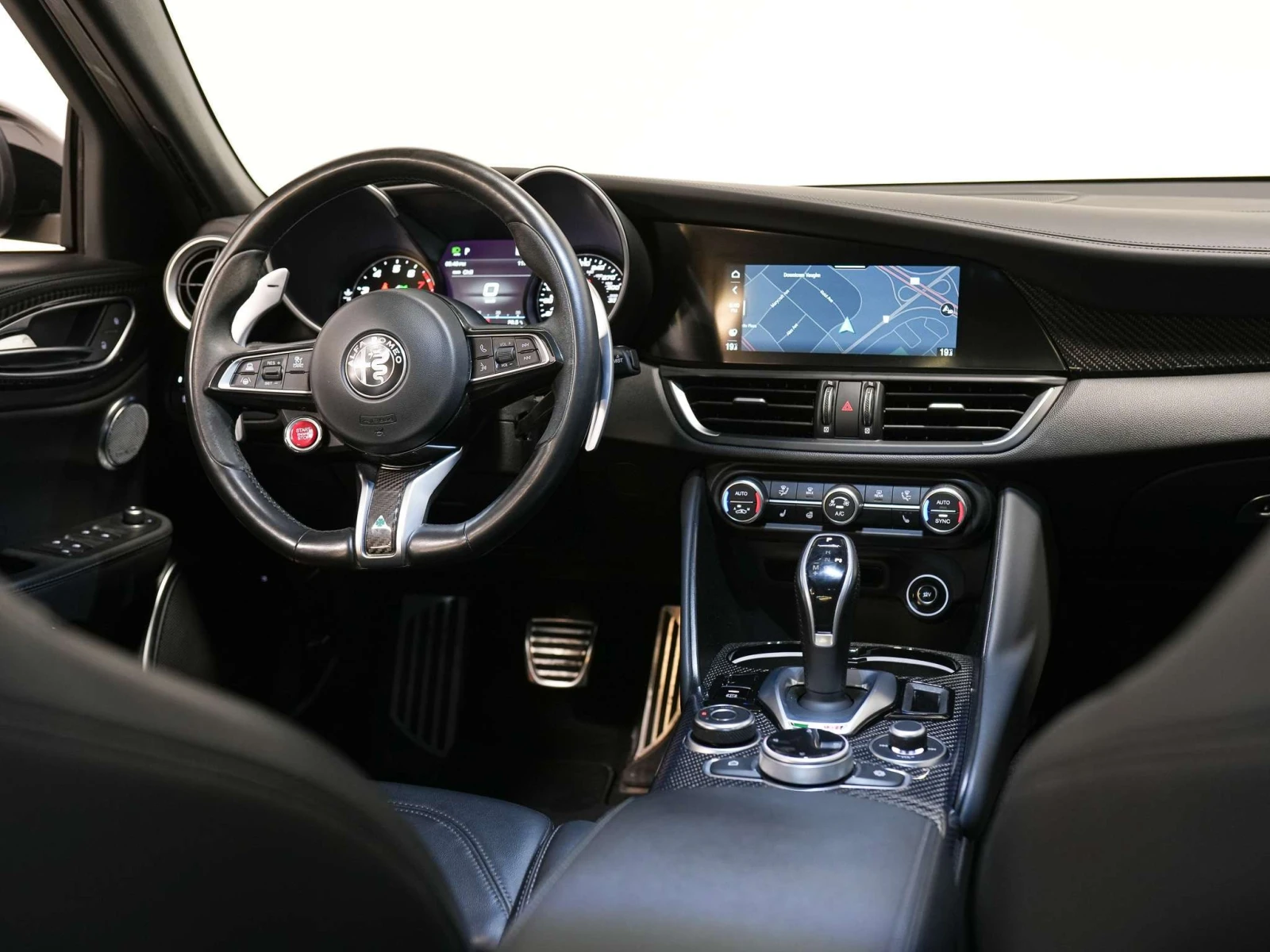 Alfa Romeo Giulia * QUADRIFOGLIO | HARMAN KARDON | CARBON FIBER * CA, снимка 17 - Автомобили и джипове - 56073182
