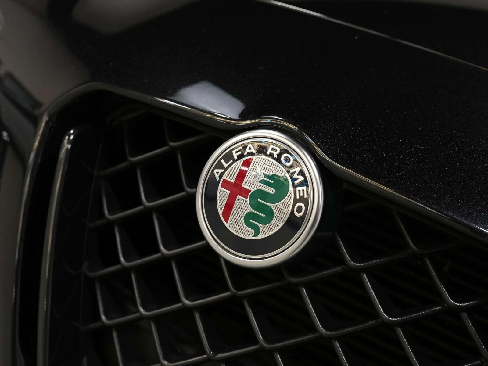 Alfa Romeo Giulia * QUADRIFOGLIO | HARMAN KARDON | CARBON FIBER * CA, снимка 10 - Автомобили и джипове - 56073182