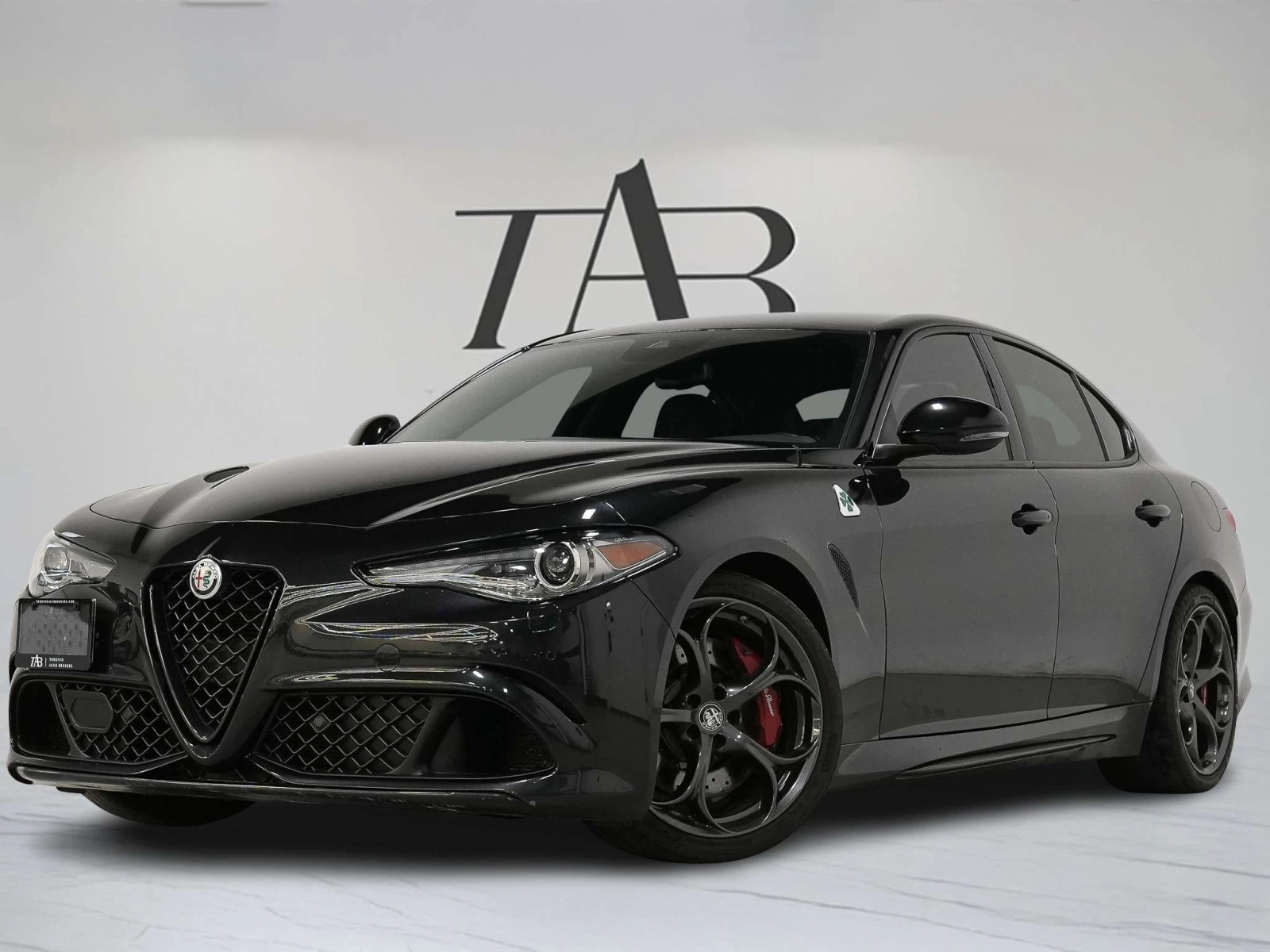 Alfa Romeo Giulia * QUADRIFOGLIO | HARMAN KARDON | CARBON FIBER * CA, снимка 3 - Автомобили и джипове - 56073182