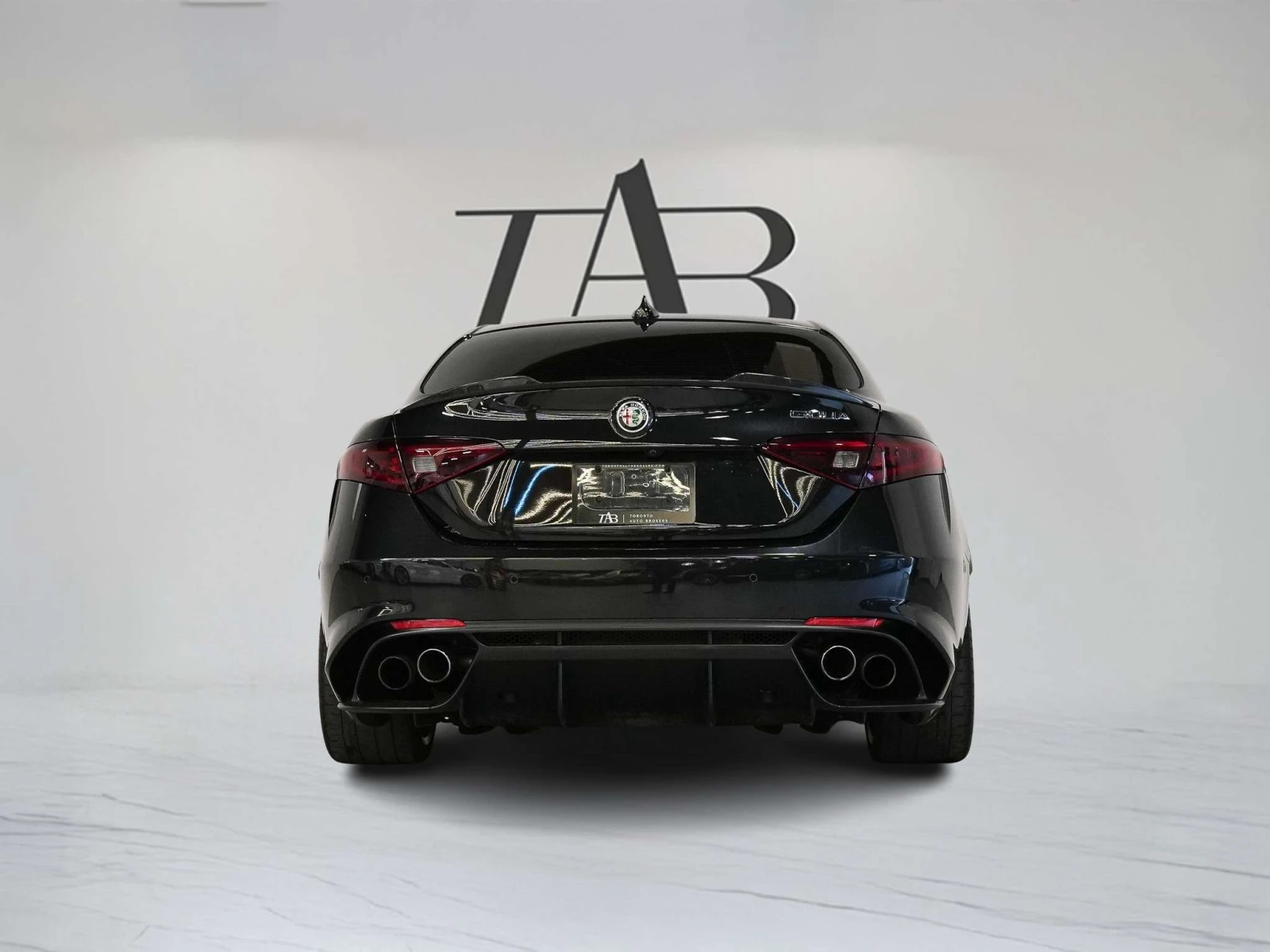 Alfa Romeo Giulia * QUADRIFOGLIO | HARMAN KARDON | CARBON FIBER * CA, снимка 7 - Автомобили и джипове - 56073182