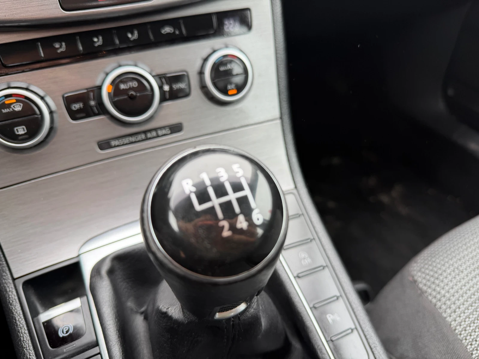 VW Passat БАРТЕР* РЪЧКА* 133000км* УНИКАТ, снимка 12 - Автомобили и джипове - 56602011
