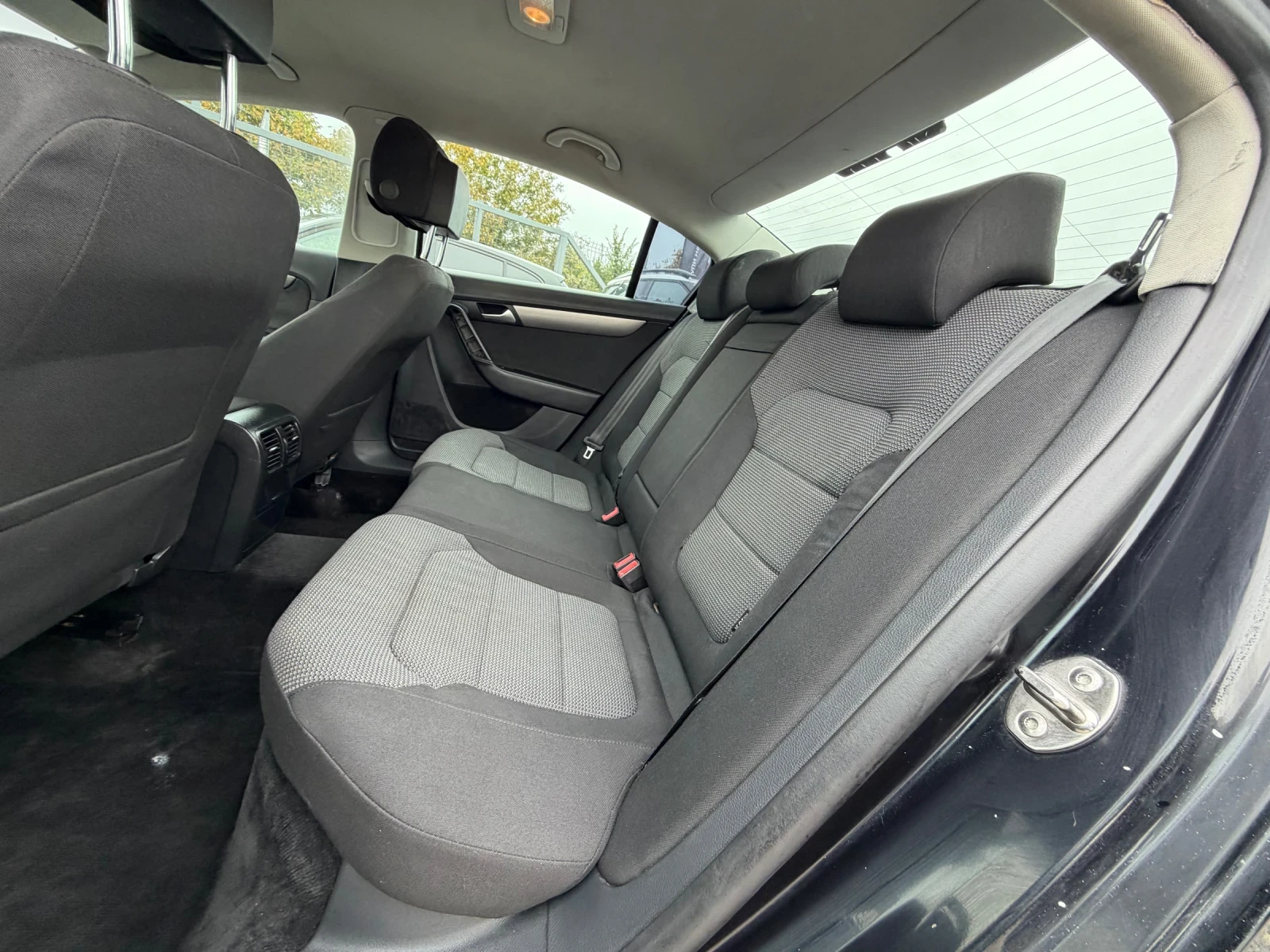 VW Passat БАРТЕР* РЪЧКА* 133000км* УНИКАТ, снимка 9 - Автомобили и джипове - 56602011