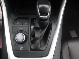 Toyota Rav4 HYBRID / 4X4 / DISTRONIK / CAMERA / ГАРАНЦИЯ / , снимка 10