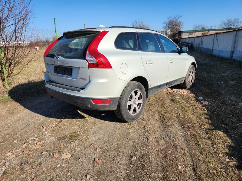 Volvo XC60 2.0d , снимка 3 - Автомобили и джипове - 49008019