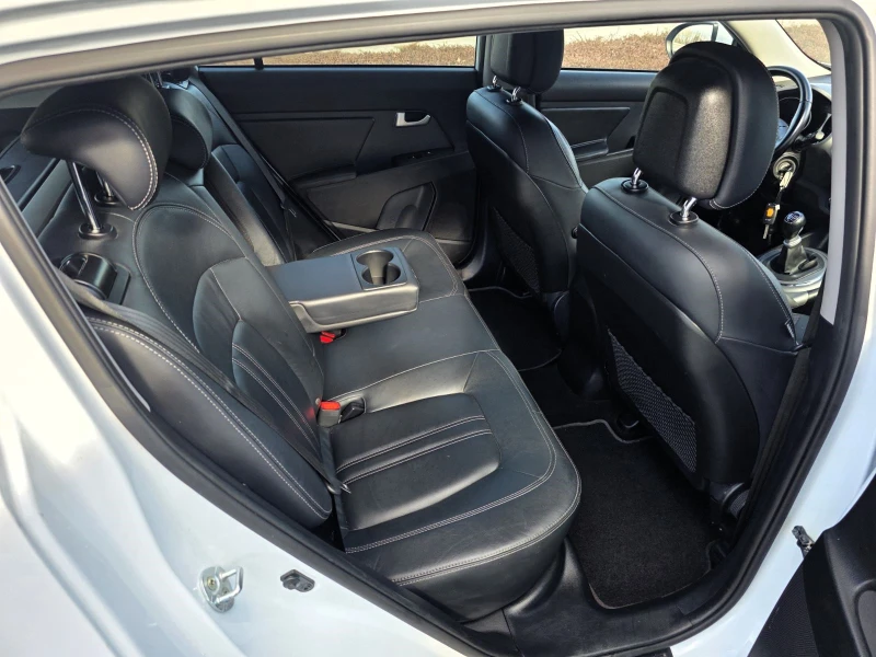 Kia Sportage 2.0crdi/AWD/Feel Rebel* , снимка 12 - Автомобили и джипове - 53446420