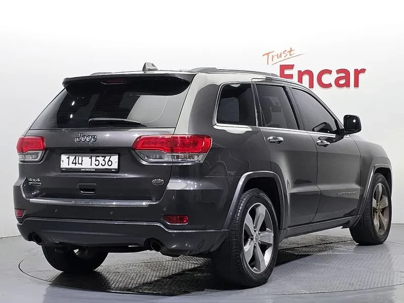 Jeep Grand cherokee 3.0 DIESEL OVERLAND WK2, снимка 2 - Автомобили и джипове - 55183479