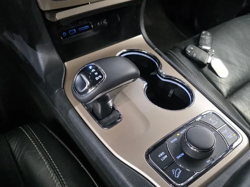 Jeep Grand cherokee 3.0 DIESEL OVERLAND WK2, снимка 9 - Автомобили и джипове - 55183479
