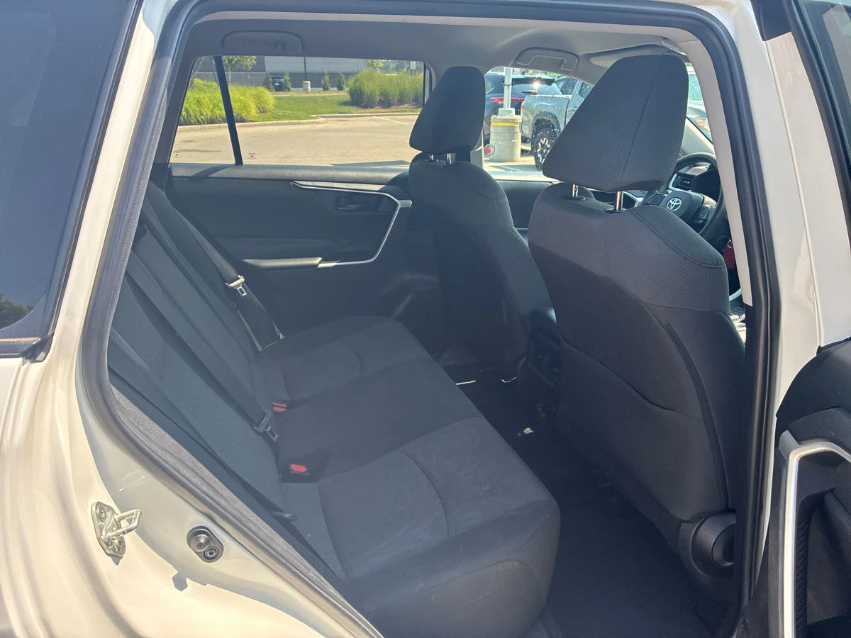 Toyota Rav4 CARFAX* АВТОФИНАНСИРАНЕ БЕЗ ПЪРВОНАЧАЛНА ВНОСКА - изображение 8