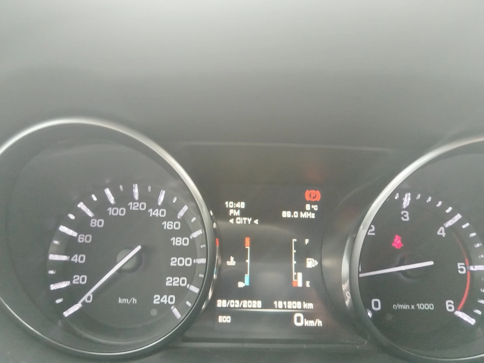 Land Rover Discovery Sport, снимка 4 - Автомобили и джипове - 53854334