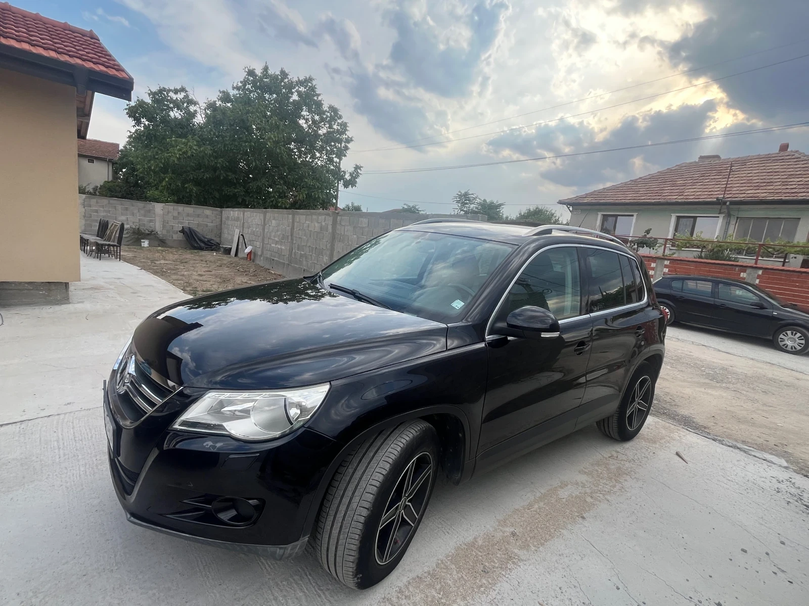 VW Tiguan, снимка 3 - Автомобили и джипове - 56086239