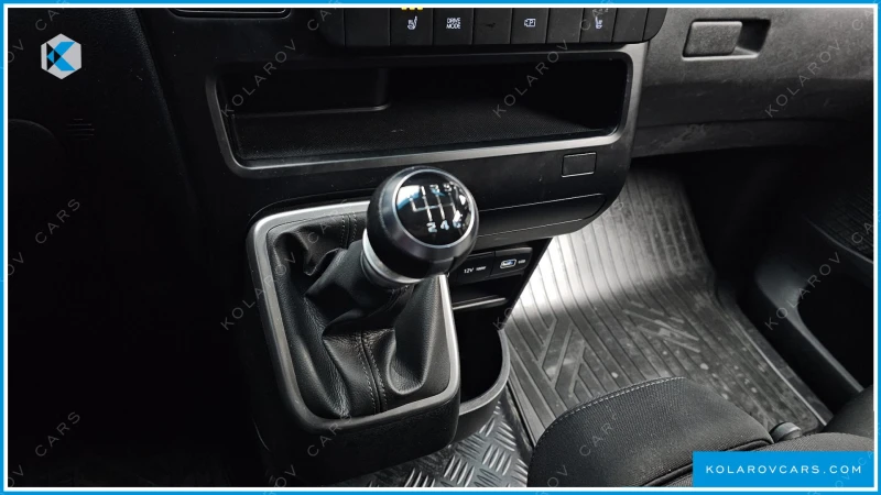 Hyundai Staria STARIA CARGO 3-SEATER Kolarov | Cars, снимка 13 - Бусове и автобуси - 52132688