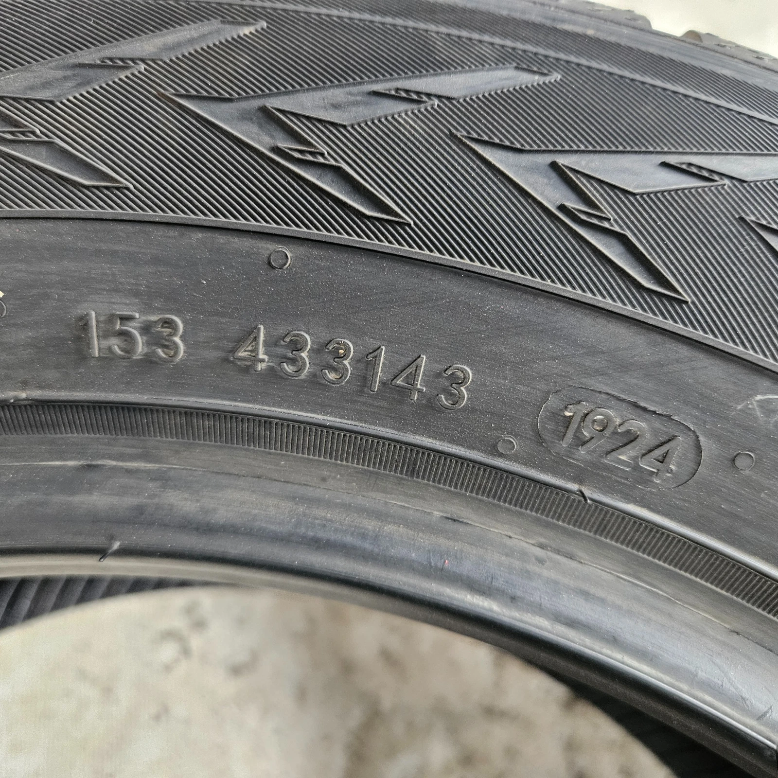Гуми Всесезонни 195/60R15, снимка 10 - Гуми и джанти - 54770670