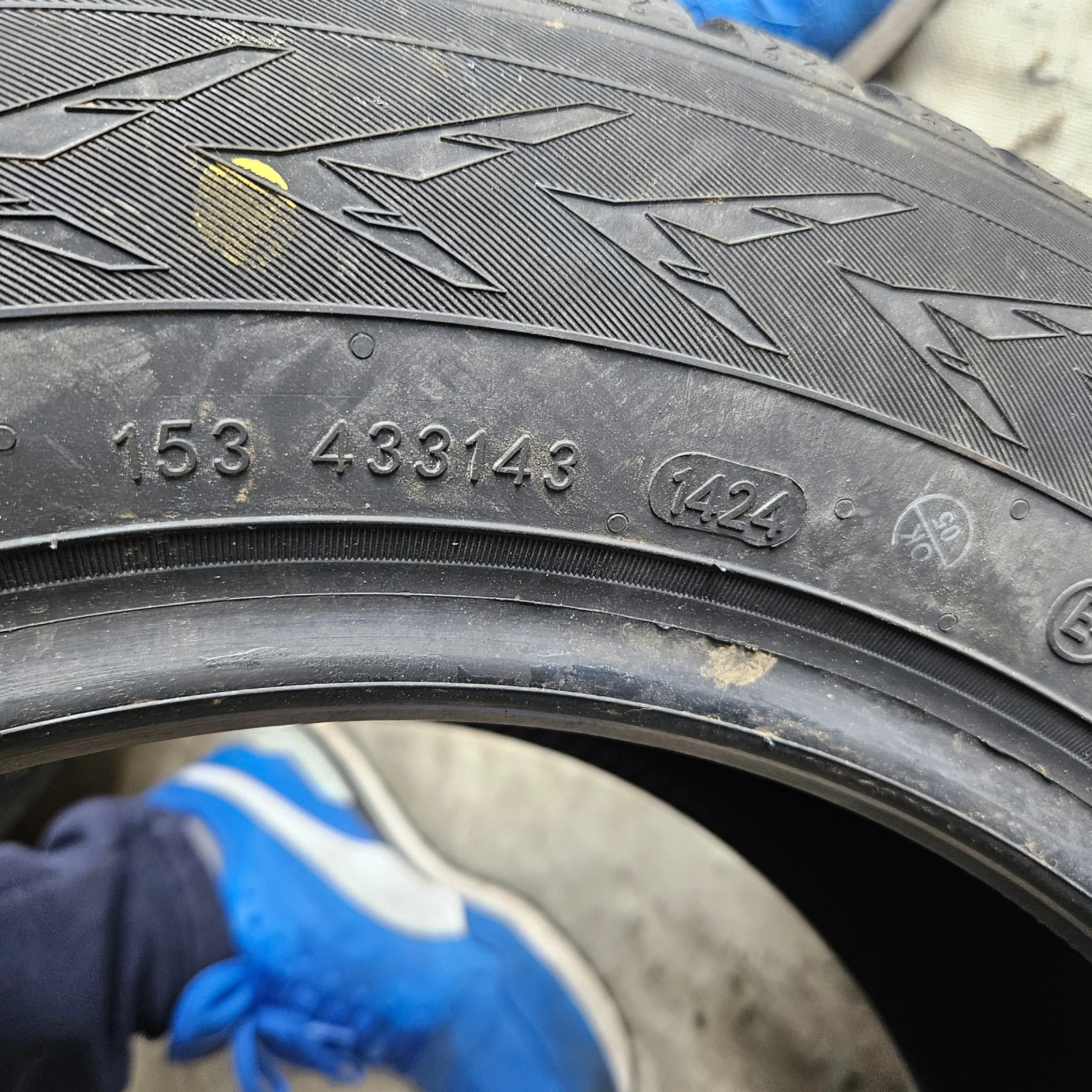Гуми Всесезонни 195/60R15, снимка 11 - Гуми и джанти - 54770670