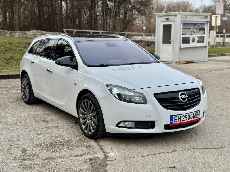 Opel Insignia, снимка 1 - Автомобили и джипове - 48686896