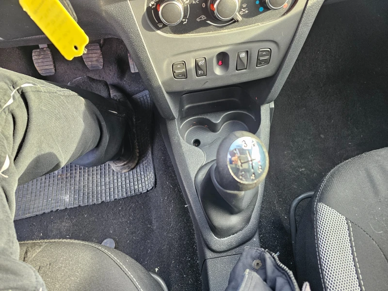 Dacia Sandero 1.5dci, снимка 7 - Автомобили и джипове - 48882264