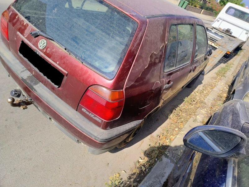 VW Golf 1.8Mi, снимка 4 - Автомобили и джипове - 52645474