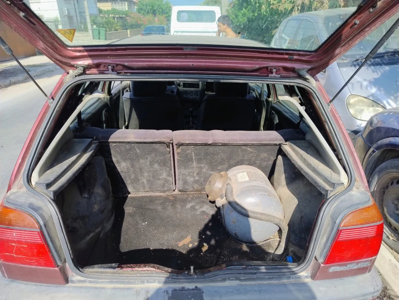 VW Golf 1.8Mi, снимка 8 - Автомобили и джипове - 52645474