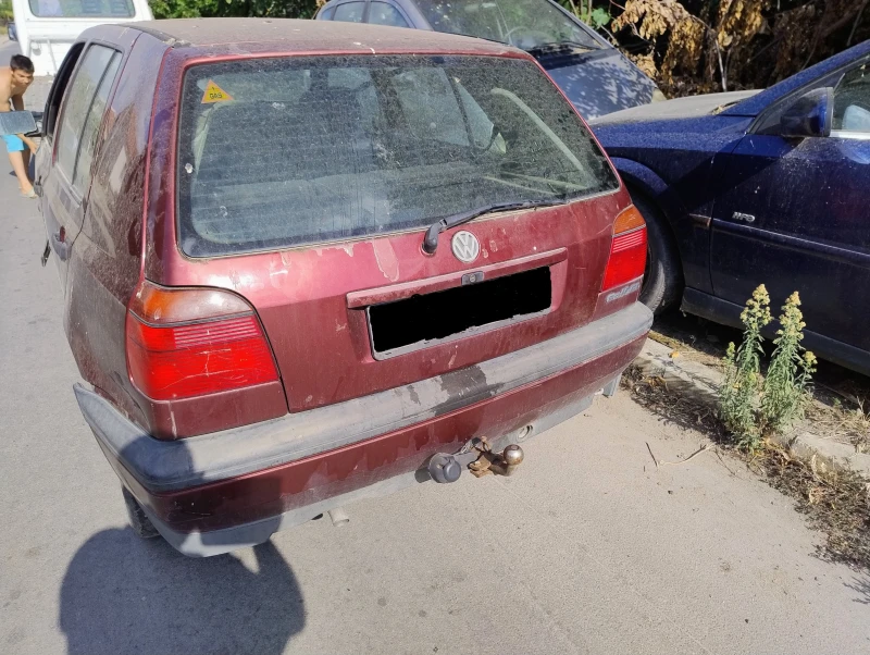 VW Golf 1.8Mi, снимка 3 - Автомобили и джипове - 52645474