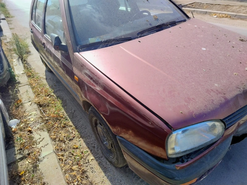 VW Golf 1.8Mi, снимка 5 - Автомобили и джипове - 52645474