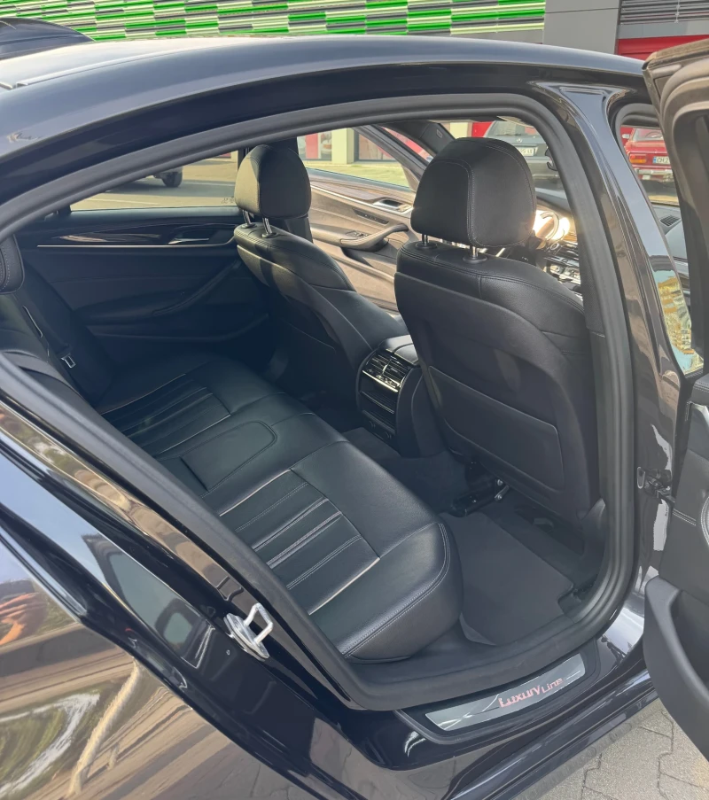 BMW 530 Luxury Line, xDrive, снимка 10 - Автомобили и джипове - 52752383