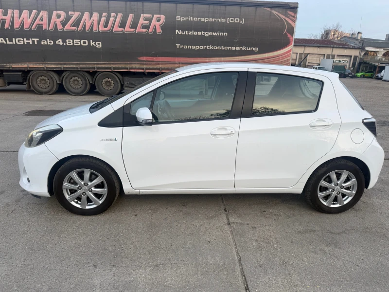 Toyota Yaris 1.5 Hybrid, снимка 4 - Автомобили и джипове - 52839562