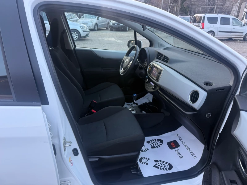 Toyota Yaris 1.5 Hybrid, снимка 10 - Автомобили и джипове - 52839562