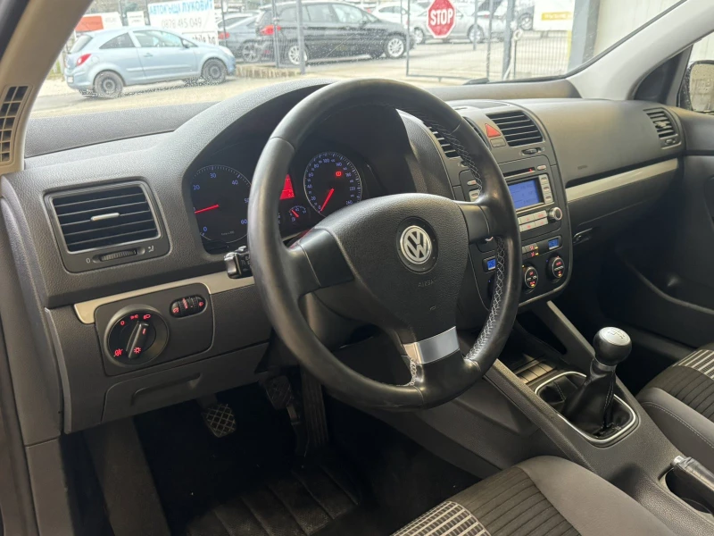 VW Golf 1.9 TDI , снимка 8 - Автомобили и джипове - 52884443