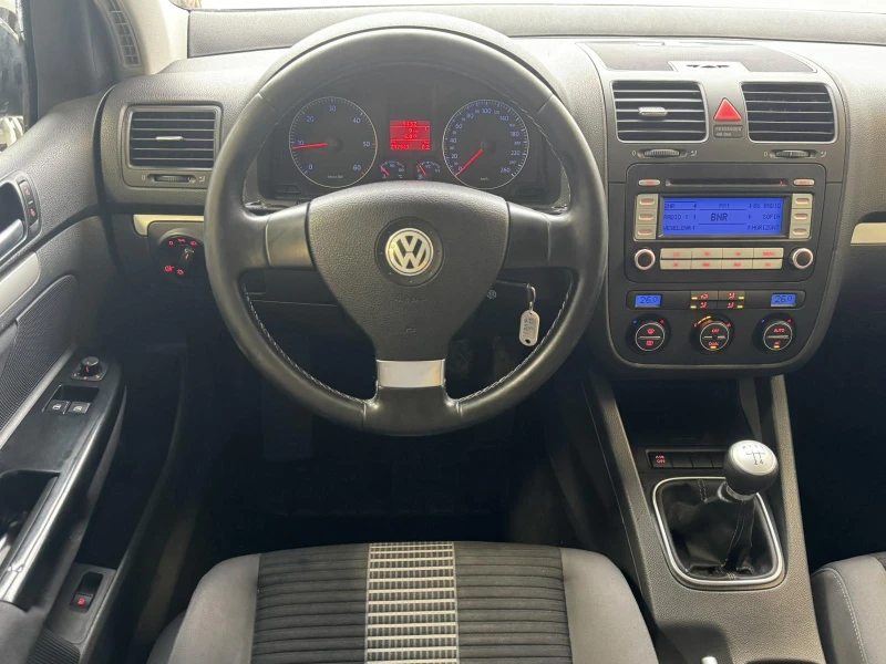 VW Golf 1.9 TDI , снимка 9 - Автомобили и джипове - 52884443