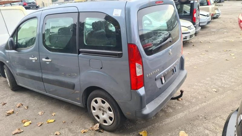 Peugeot Partner 1.6 HDi, снимка 11 - Автомобили и джипове - 32904249