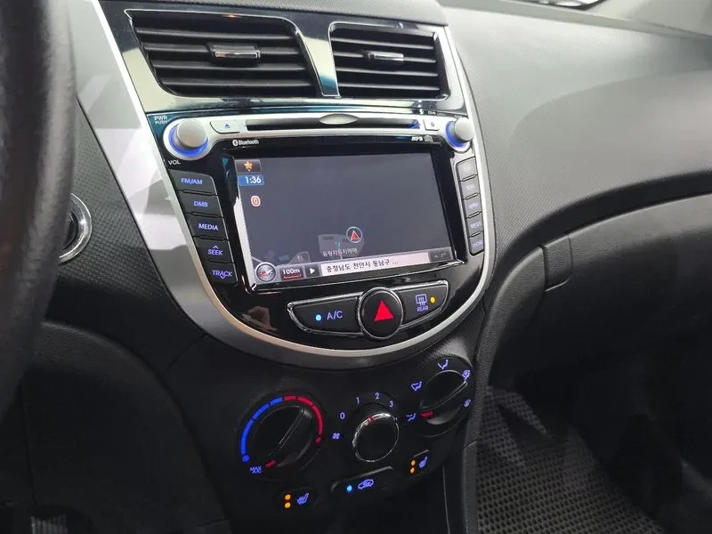 Hyundai Accent, снимка 15 - Автомобили и джипове - 55829854