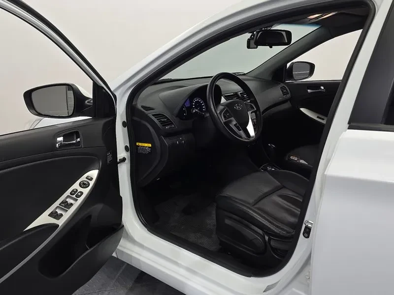 Hyundai Accent, снимка 10 - Автомобили и джипове - 55829854