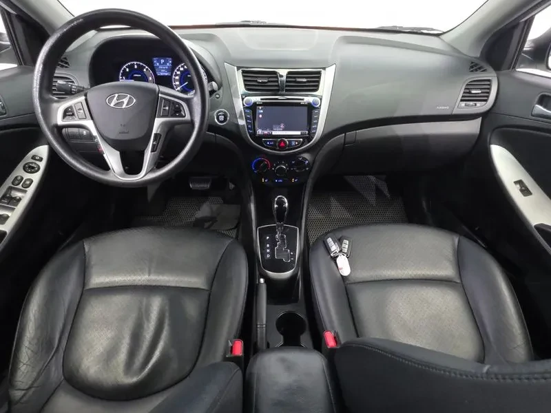 Hyundai Accent, снимка 7 - Автомобили и джипове - 55829854