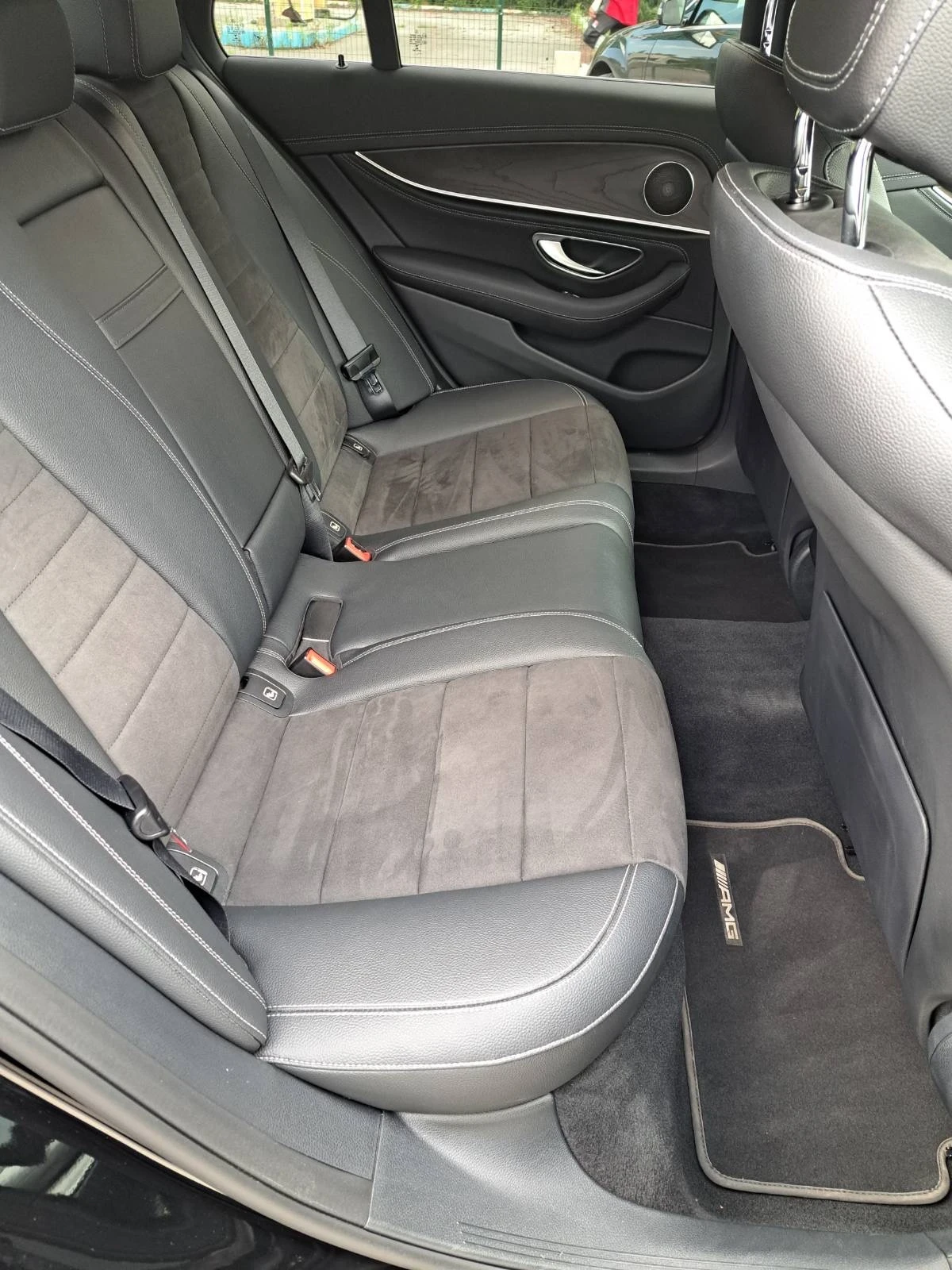 Mercedes-Benz E 220 E220d 4Matic AMG Line - изображение 9