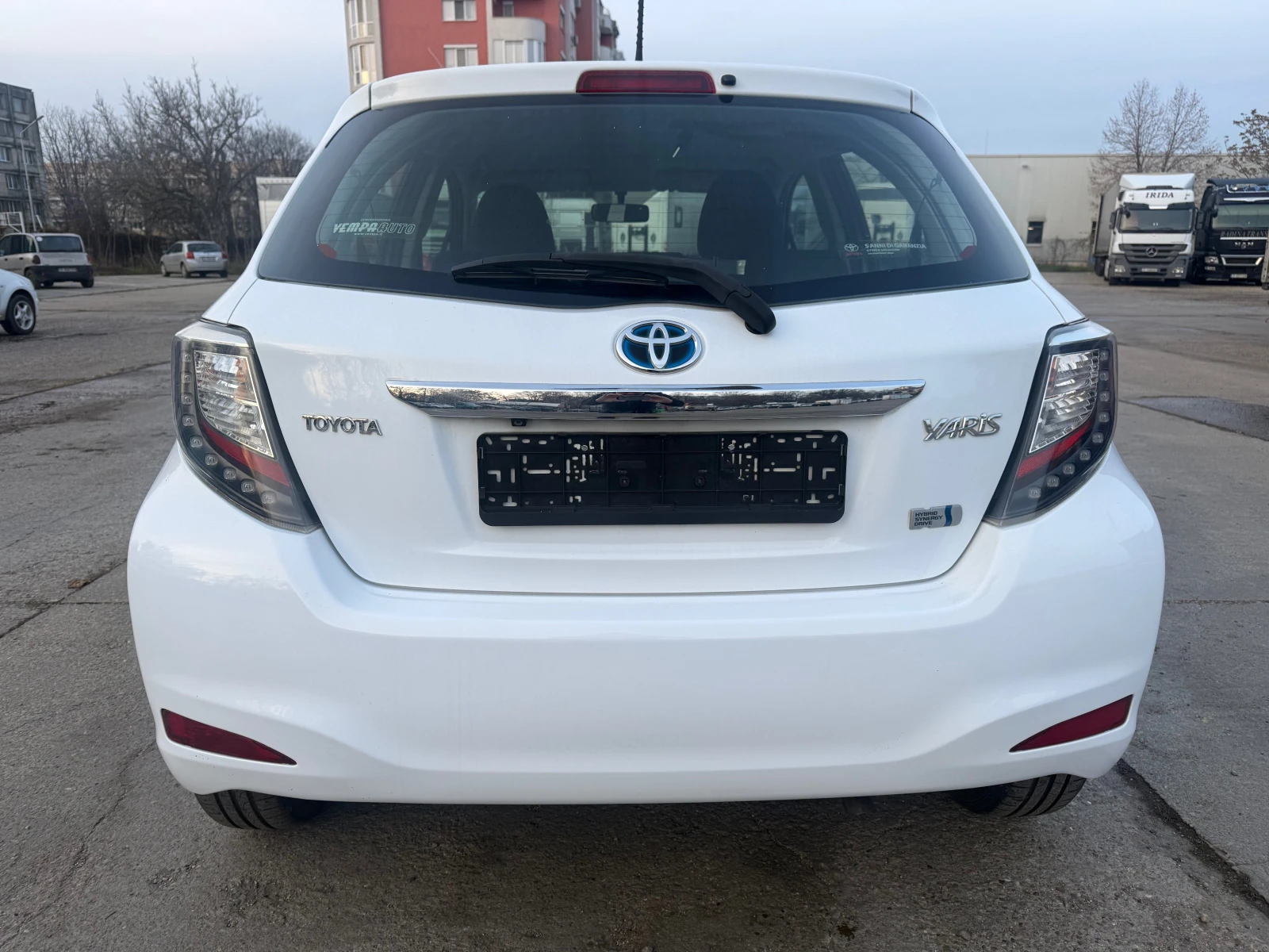 Toyota Yaris 1.5 Hybrid - изображение 8