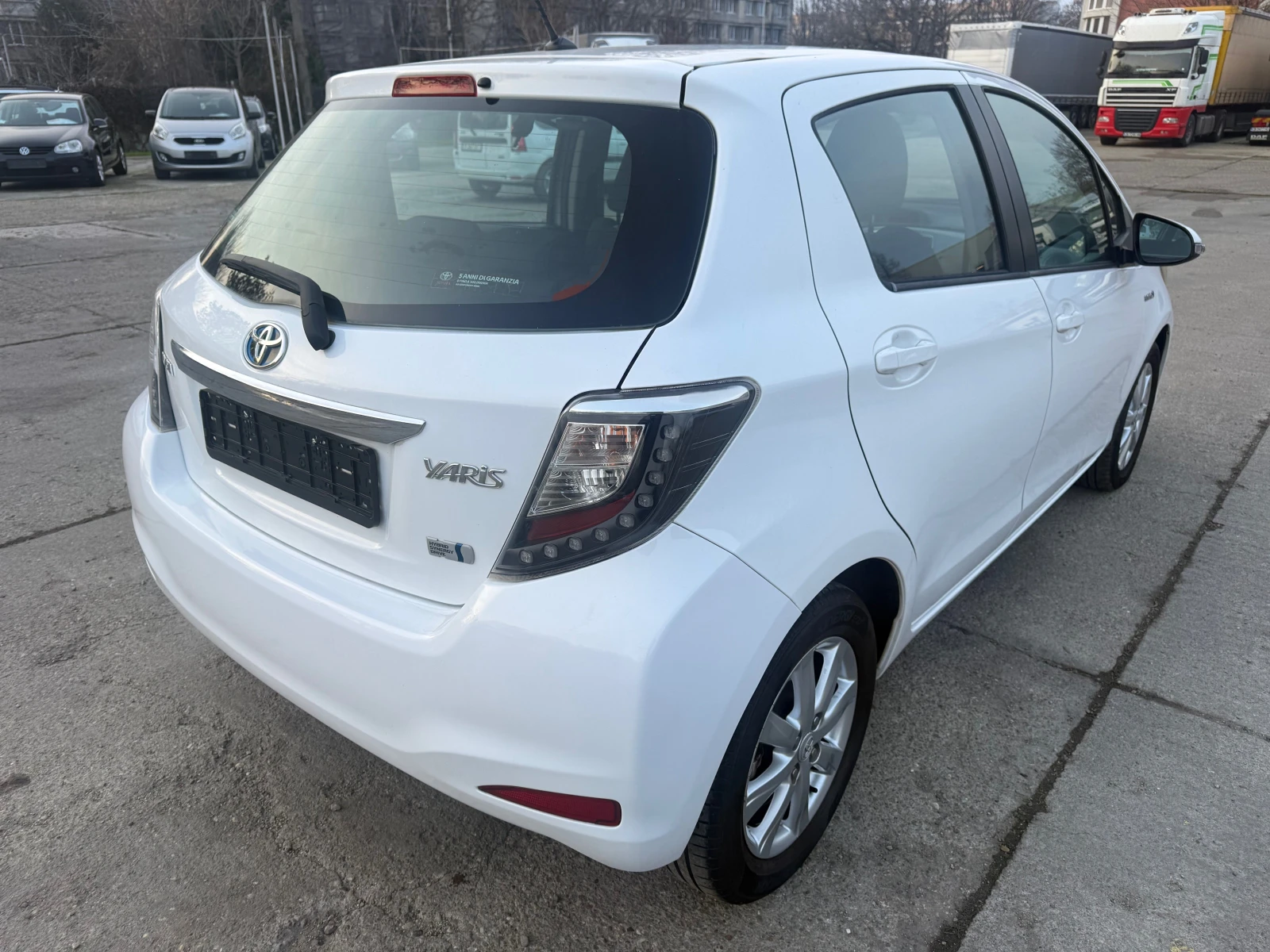 Toyota Yaris 1.5 Hybrid - изображение 6