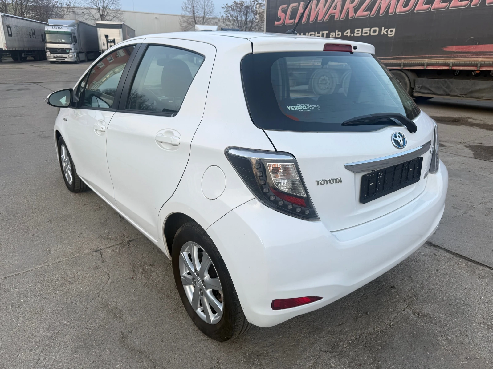 Toyota Yaris 1.5 Hybrid - изображение 7