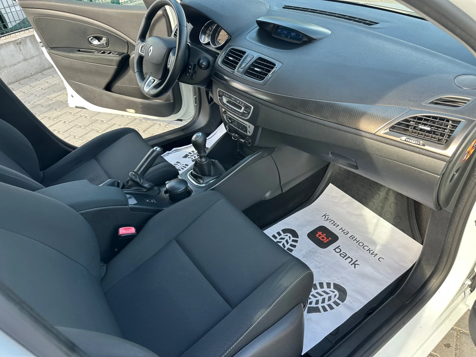 Renault Megane 1.3i Led Парктроник 6 скорости , снимка 13 - Автомобили и джипове - 53563480