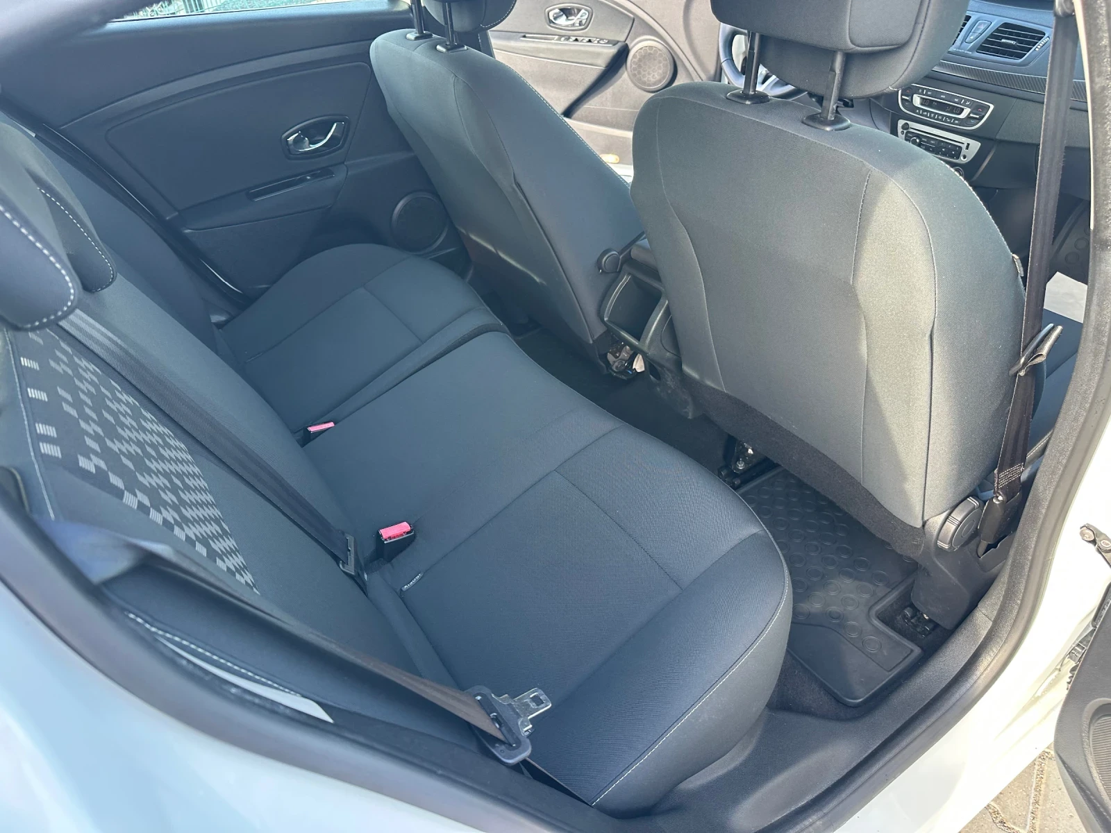 Renault Megane 1.3i Led Парктроник 6 скорости , снимка 12 - Автомобили и джипове - 53563480