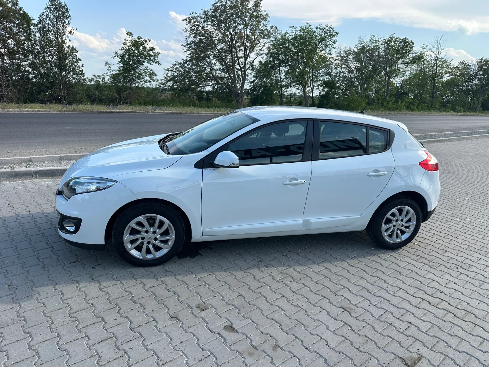 Renault Megane 1.3i Led Парктроник 6 скорости , снимка 2 - Автомобили и джипове - 53563480