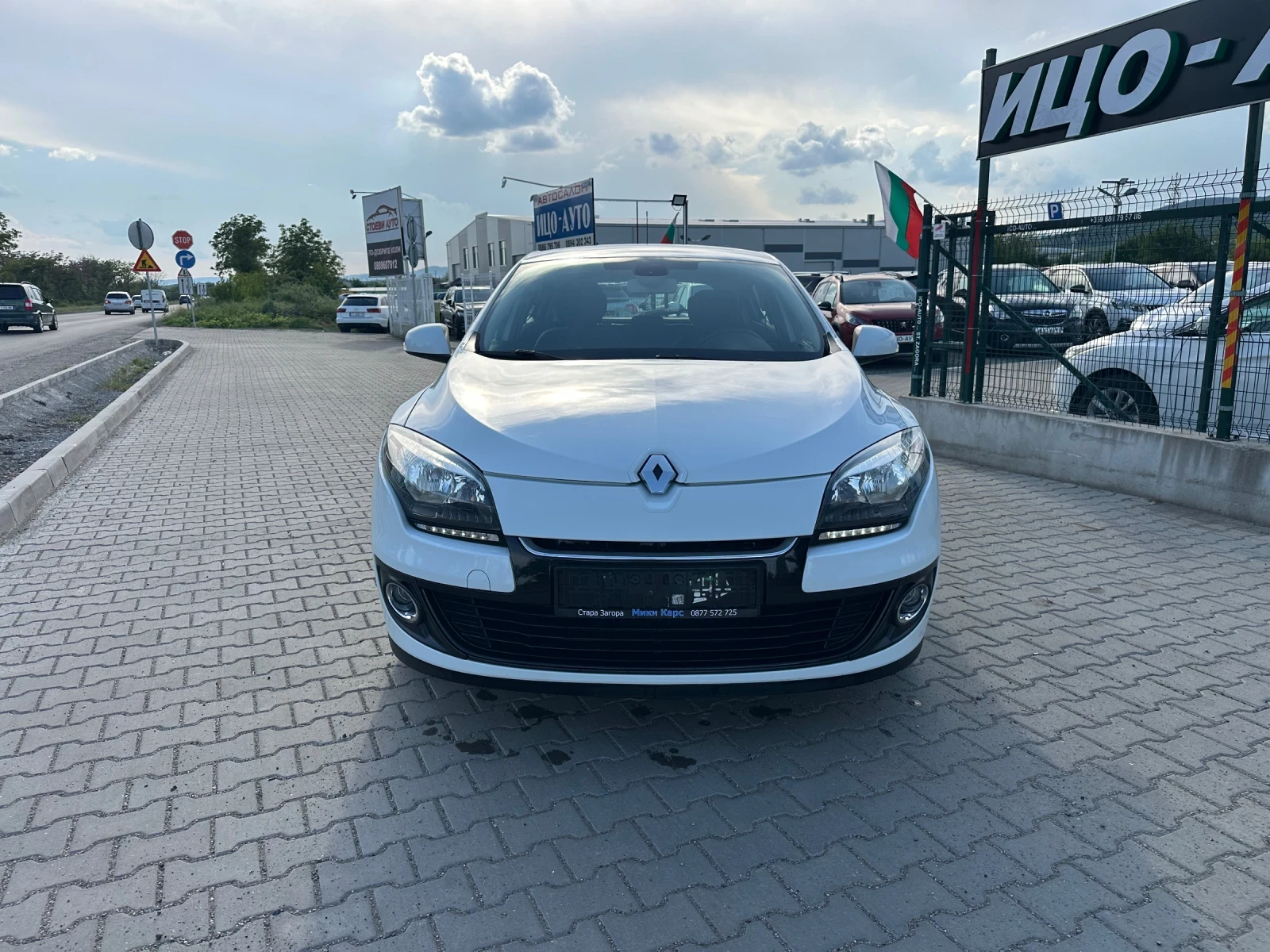 Renault Megane 1.3i Led Парктроник 6 скорости , снимка 8 - Автомобили и джипове - 53563480