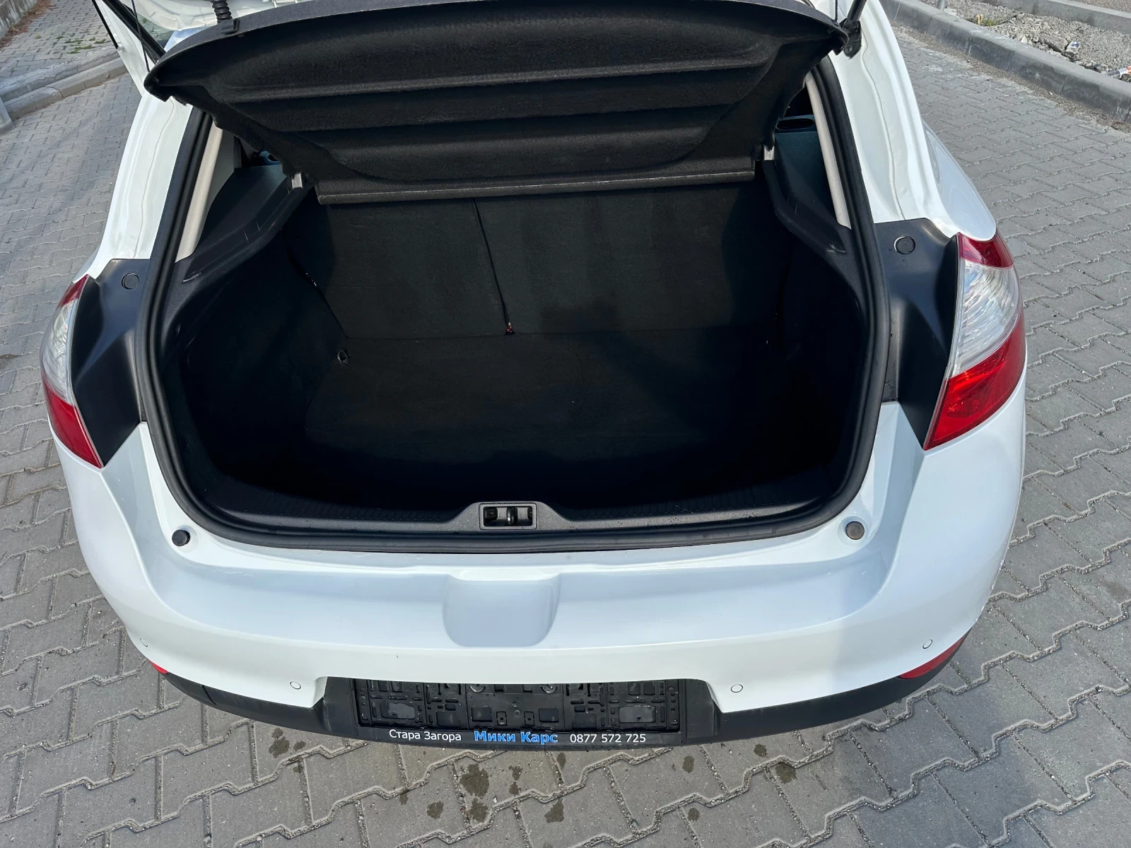 Renault Megane 1.3i Led Парктроник 6 скорости , снимка 15 - Автомобили и джипове - 53563480